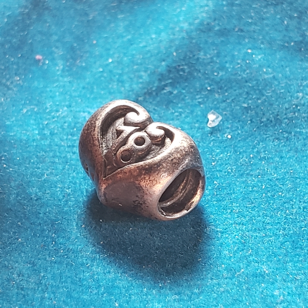 Chamilia 18 heart charm
